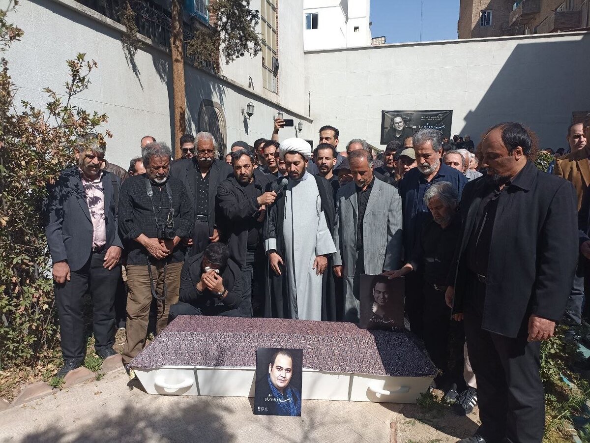 ویدئو| اشک‌های تلخ یوسف تیموری در مراسم خاکسپاری زنده یاد رضا داودنژاد
