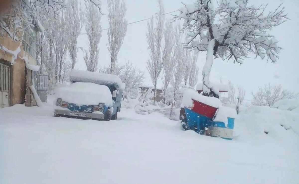 ویدئو| بارش برف بهاری در روستا‌های سلماس (۲۱ فروردین ۱۴۰۳)