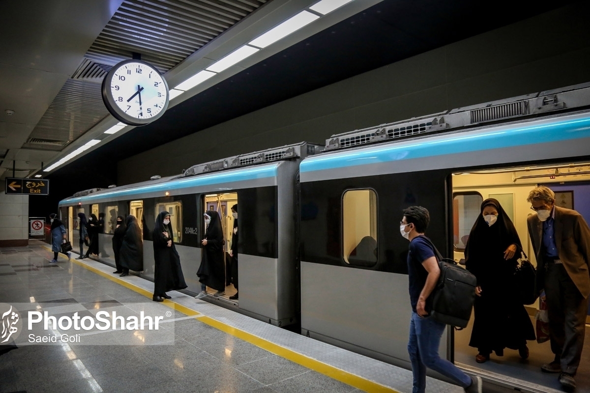 خدمات‌رسانی رایگان خطوط قطار شهری و اتوبوسرانی مشهد در شب‌های قدر + فیلم