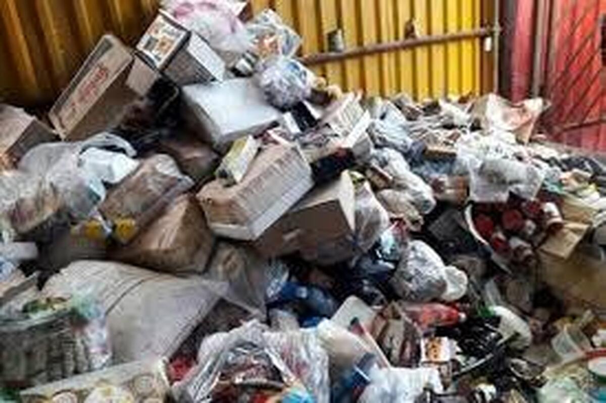 جمع‌آوری مواد غذایی فاسد و پلمب مراکز توزیع مواد غذایی در قوچان (۸ فروردین ۱۴۰۳)
