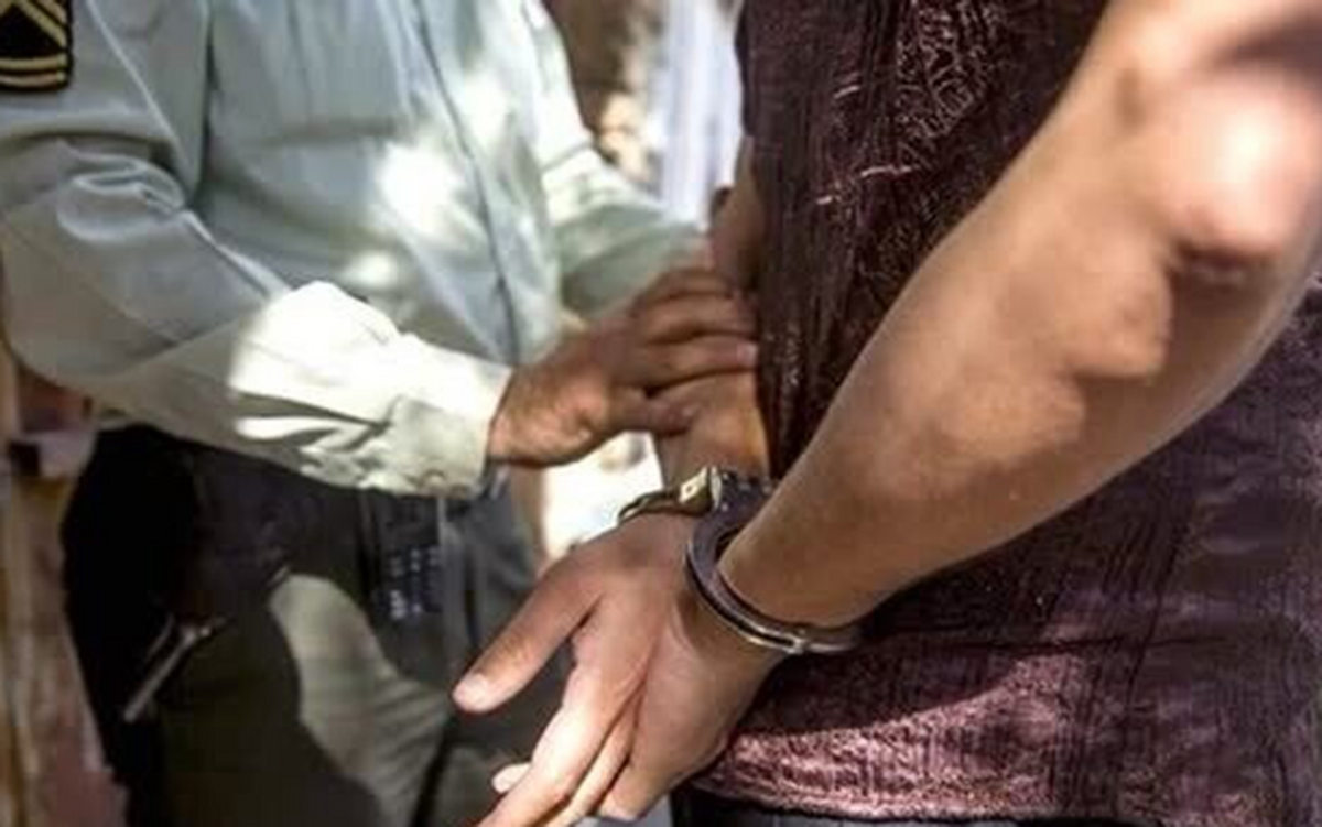 دستگیری قاچاقچی حرفه‌ای در تهران| ۲۲ کیلوگرم شیشه کشف شد (۸ فروردین ۱۴۰۳)